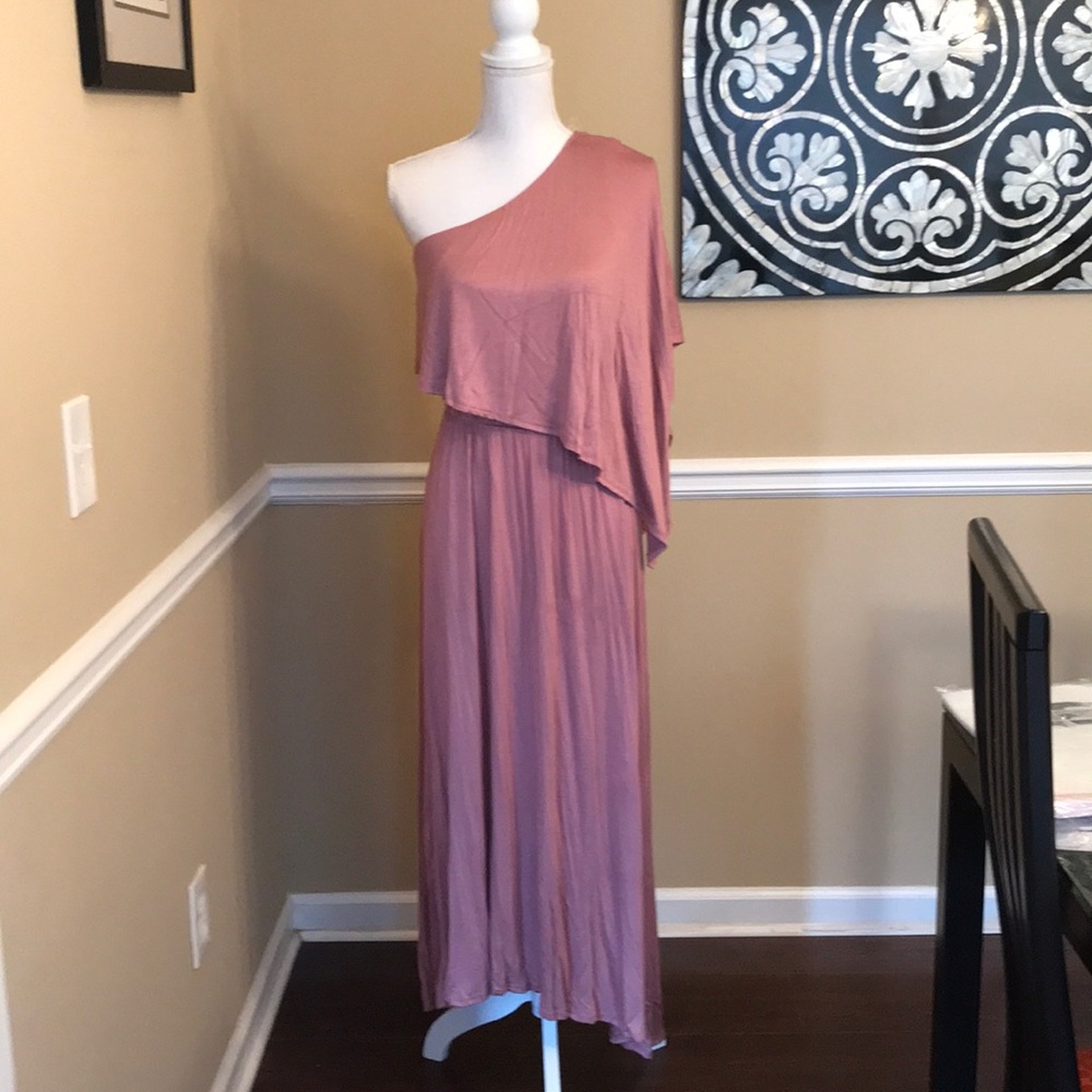 Last one! Mauve One shoulder ruffle maxi 2/$40